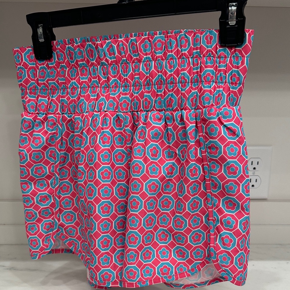 Pink Lily small bright Pink Floral Print Women’s Shorts.  Like new